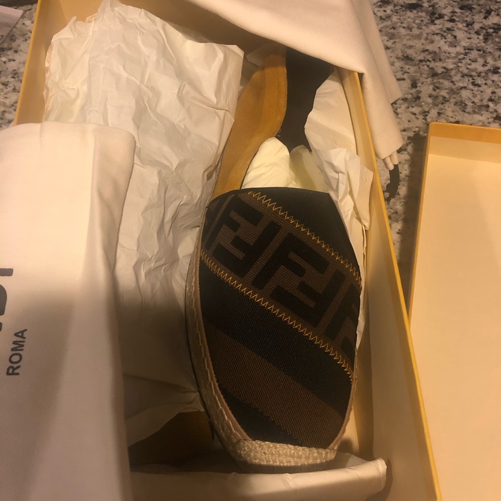Fendi - Picture 3 of 3